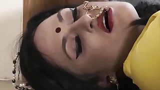 सजना है मुझे सजना के लिए ज़रा उलझी लटें सँवार लूँ हर अंग का रंग निखार लूँ